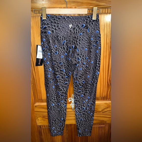 Betsey Johnson Women’s S Athletic Leggings (Cheetah Print) New with Tags - Picture 2 of 6